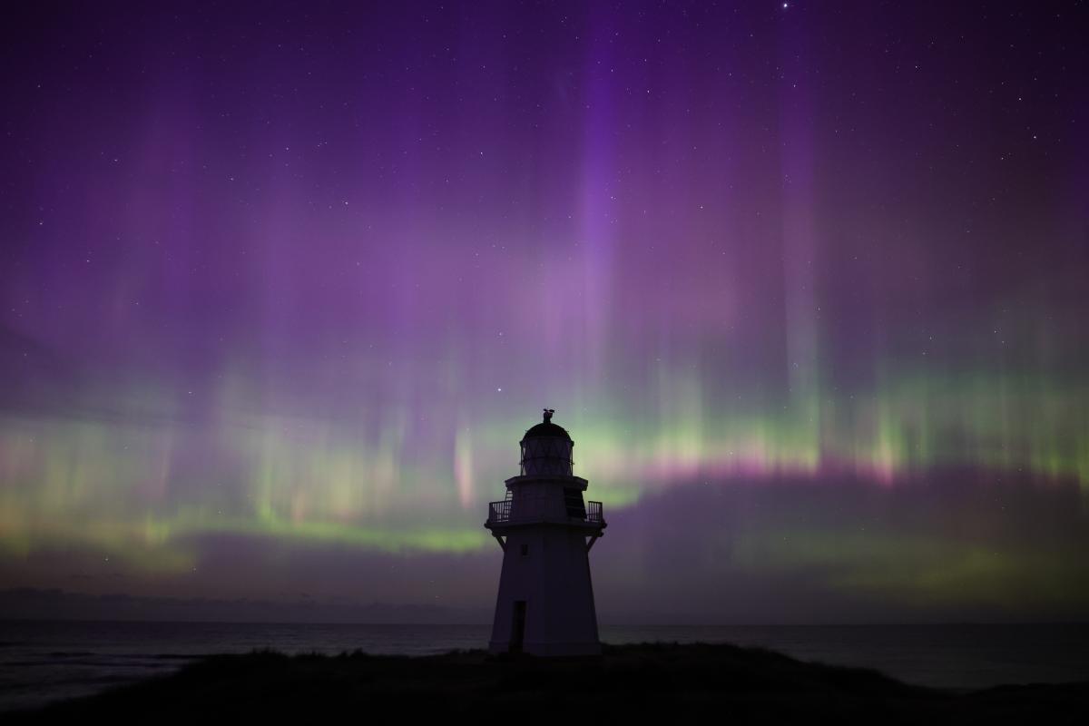 Aurora lights up southern skies