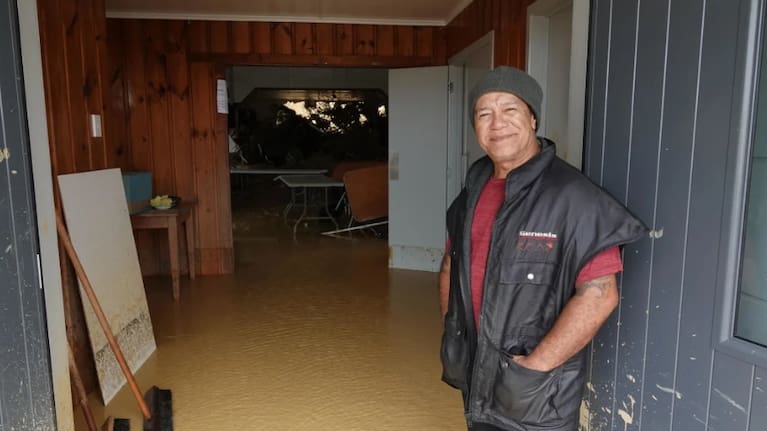 Rātu Hiku at Oakura Community Hall. Photo: RNZ/Peter de Graaf