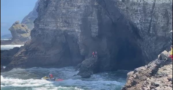 Cliff fall sparks dramatic rescue at Auckland's Karekare Beach
