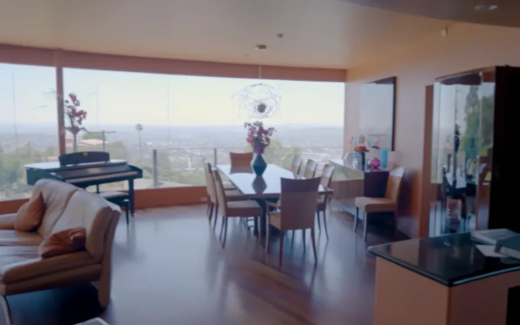 This unique Californian home looks like a flying saucer, can rotate 360 degrees, and is an absolutely incredible feat of engineering