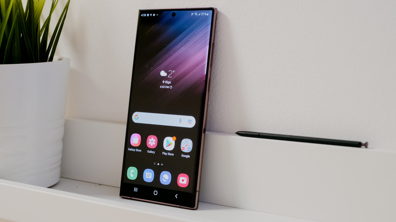 Samsung Smartphone leaning against a wall focused on the home menu