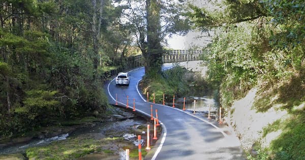 Man, vehicle swept away in north Auckland as passenger escapes