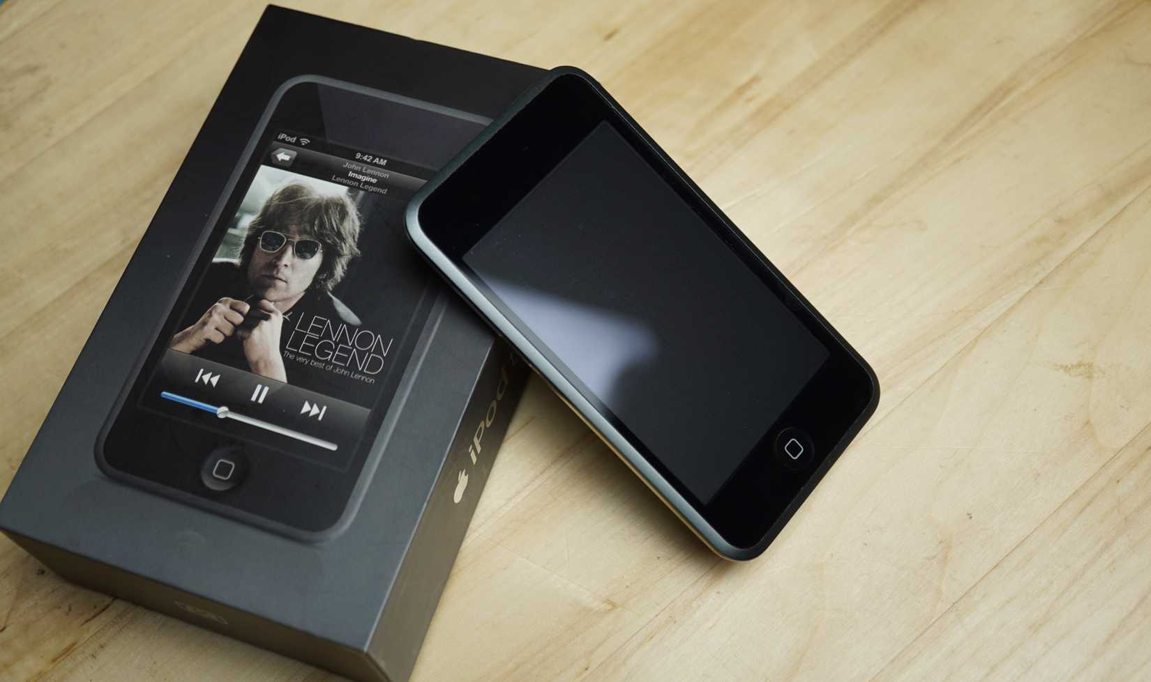 Apple iPod Touch 1st Generation 8gb Lennon Legend Edition.