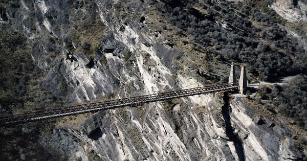 NZ's highest suspension bridge closed over wire failures