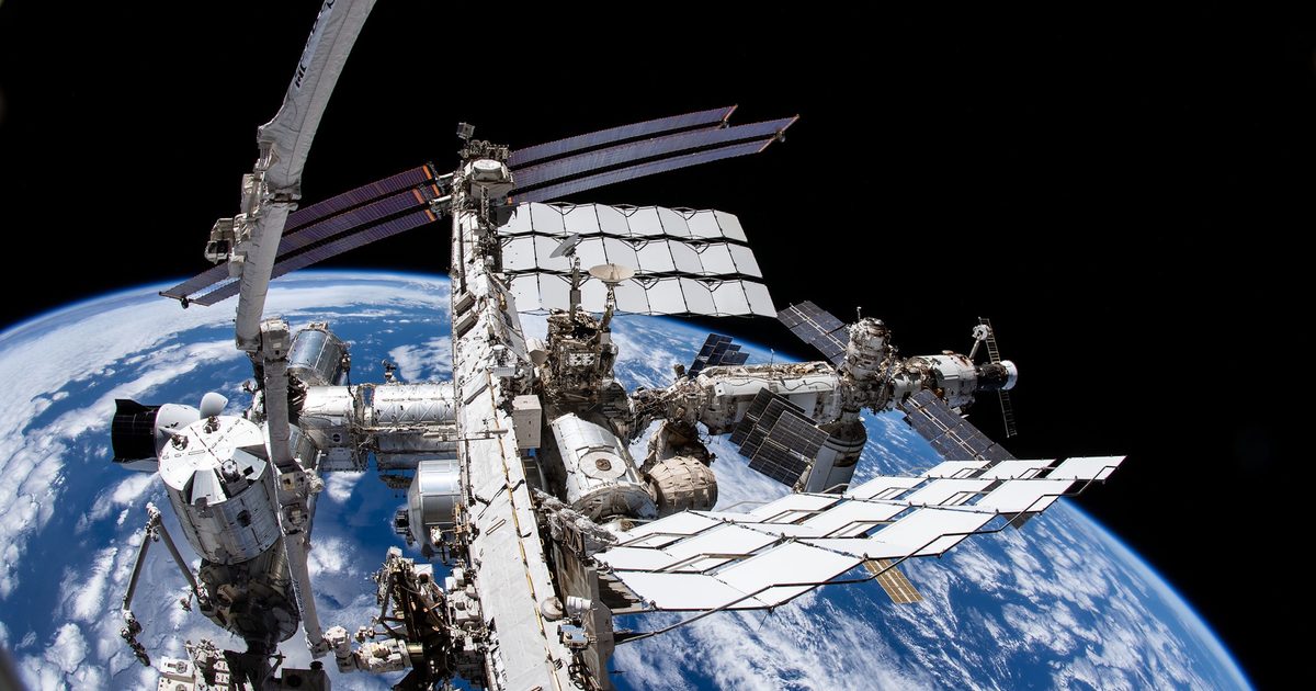 A SpaceX Dragon capsule just nudged the ISS to a record altitude