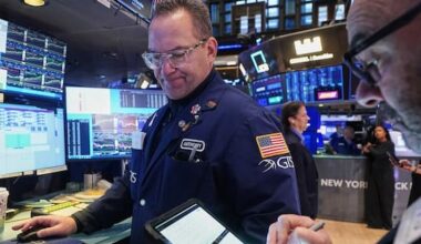US stocks sink as Trump threatens Europe with tariffs over Greenland
