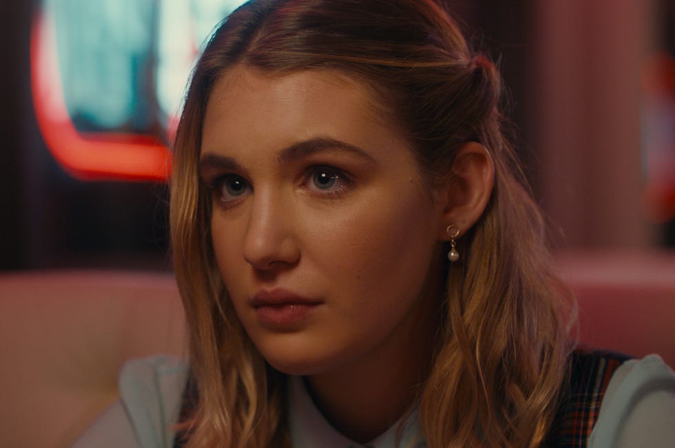 the kid detective  sophie nélisse as caroline