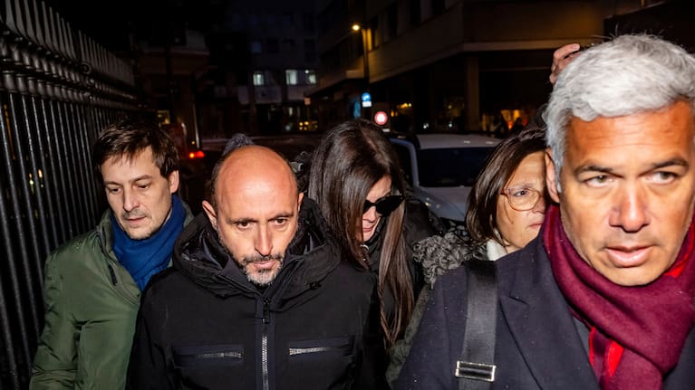 The owners of the "Le Constellation" bar in Crans-Montana, where the deadly fire happened on New Year's Day, Jacques und Jessica Moretti from France, center, arrive with their lawyers