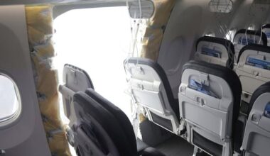 Pilot who landed plane after panel blew out sues Boeing