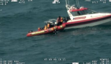 Three men cling to one lifejacket for six hours after boat capsize