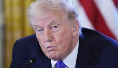 Trump tells Cuba to strike 'deal' before it's too late