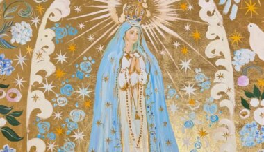 Artist Uses Gold to Paint Radiant Scenes of Hope and Harmony