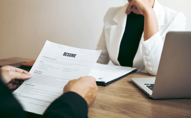 NZ economy not yet in recovery mode as job ads start to fall