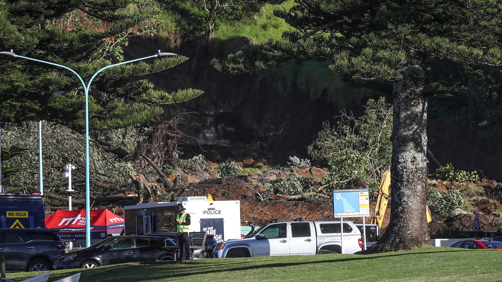 A search for 6 presumed dead in a New Zealand landslide is expected to take days