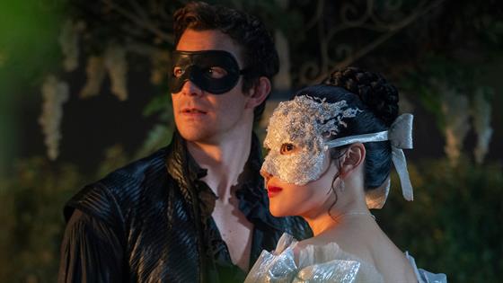 Why ‘Bridgerton’ Fans Are Appalled by This Season 4 Plot Hole - E! News