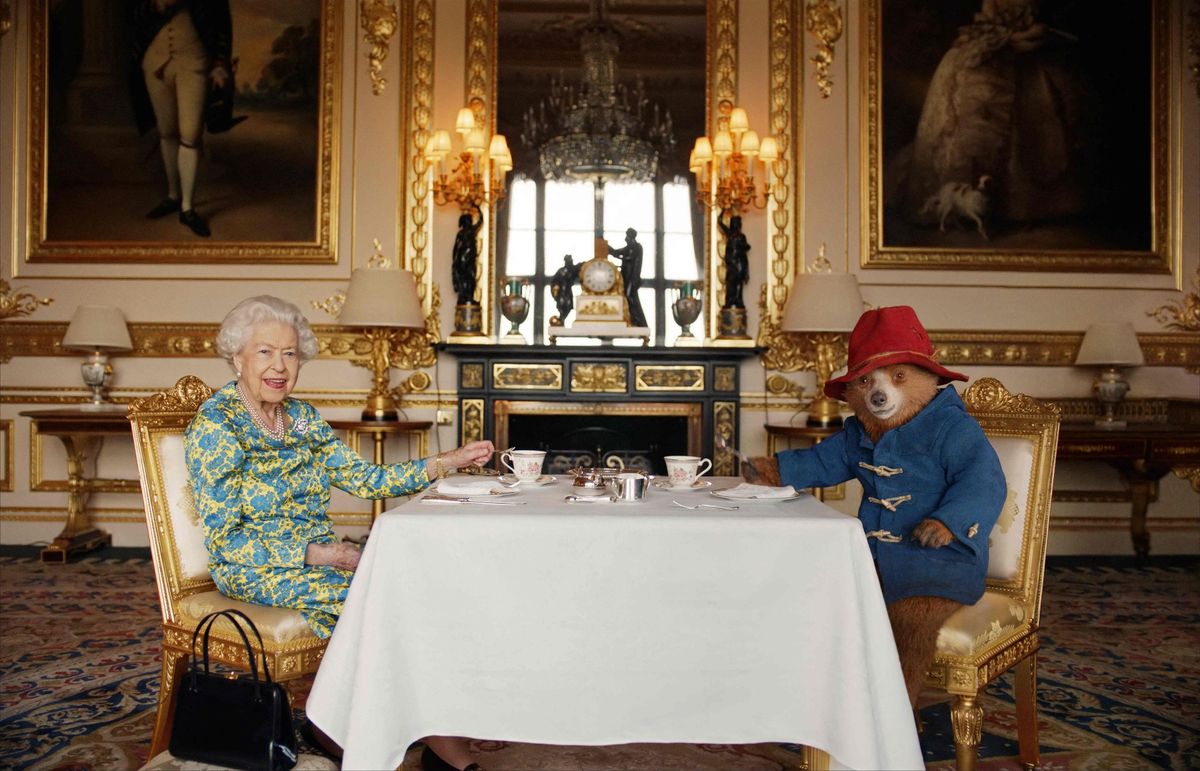 Paddington and Queen Elizabeth II