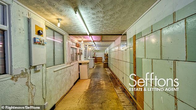 It looked somewhat different in an older listing, however - suggesting the other images may have been gently enlivened