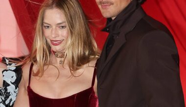 A clip of Jacob Elordi's very chivalrous act towards co-star Margot Robbieat the Paris premiere of Wuthering Heights on Monday has fans in a tizzy