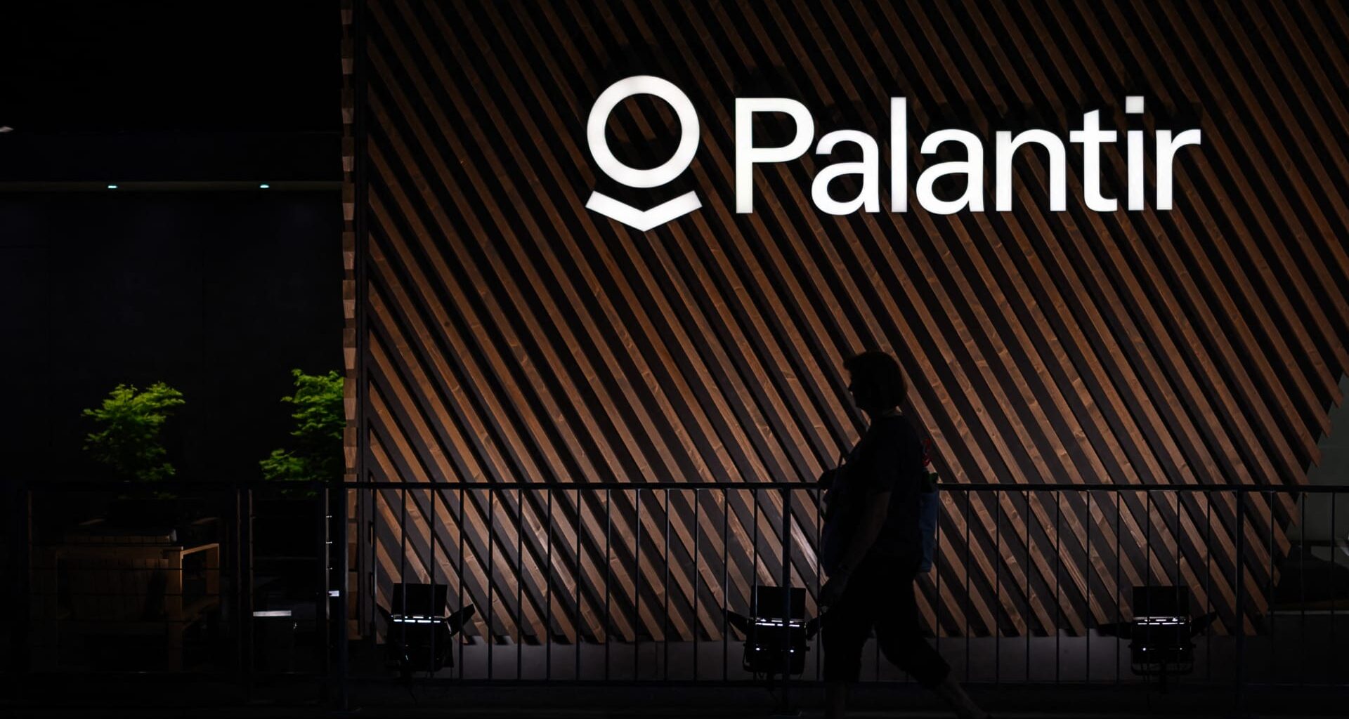 Daiwa upgrades Palantir on AI demand, strong commercial revenue guidance
