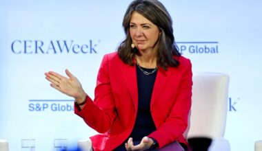 Alberta Premier Smith Says Five West Coast Ports in Running For New Oil Pipeline