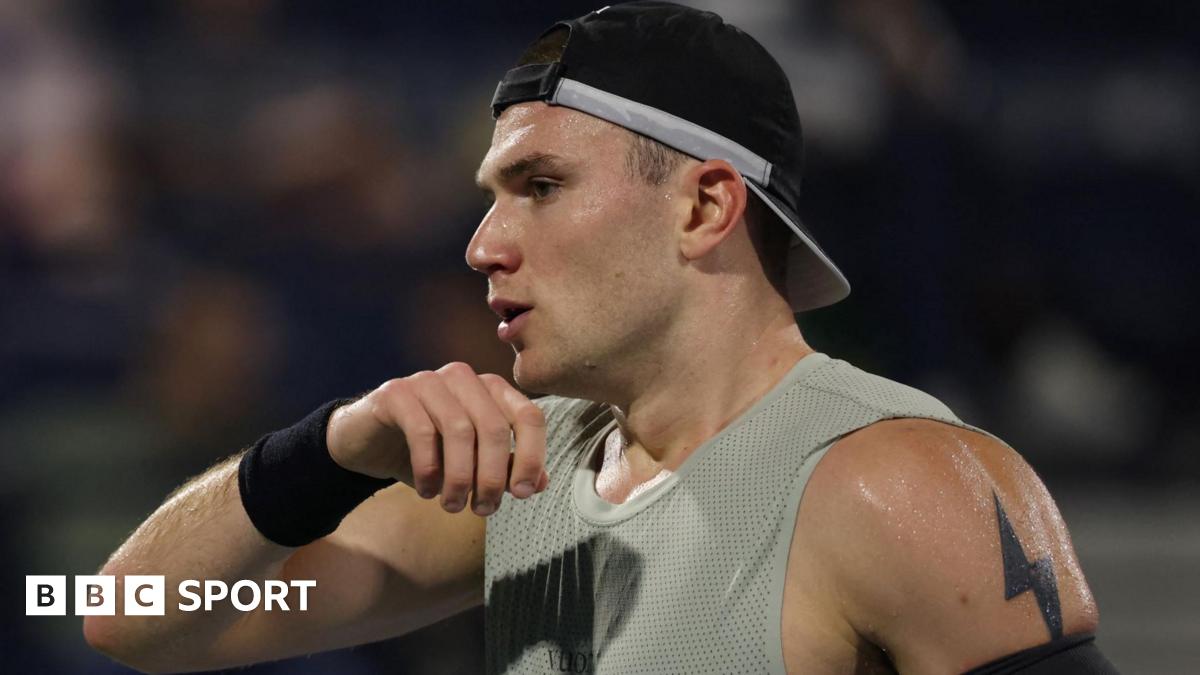 Jack Draper in action in Dubai