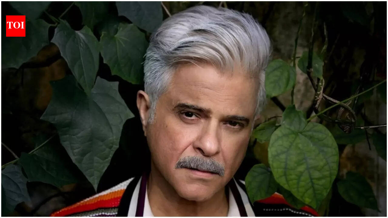 Anil Kapoor flaunts striking grey-haired look; Riteish Deshmukh showers praise, calls it ‘Mind-Blowing’ | Hindi Movie News