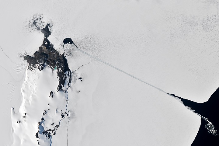 Cracking Antarctic Sea Ice - NASA Science