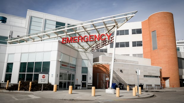 Hospital overcrowding key factor in long emergency room waits, Alberta study shows