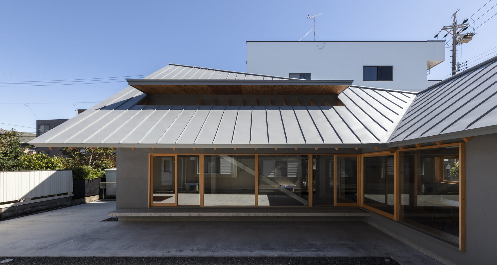 Folded Roof House / ISHIZAKI ARCHITECTS