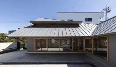 Folded Roof House / ISHIZAKI ARCHITECTS