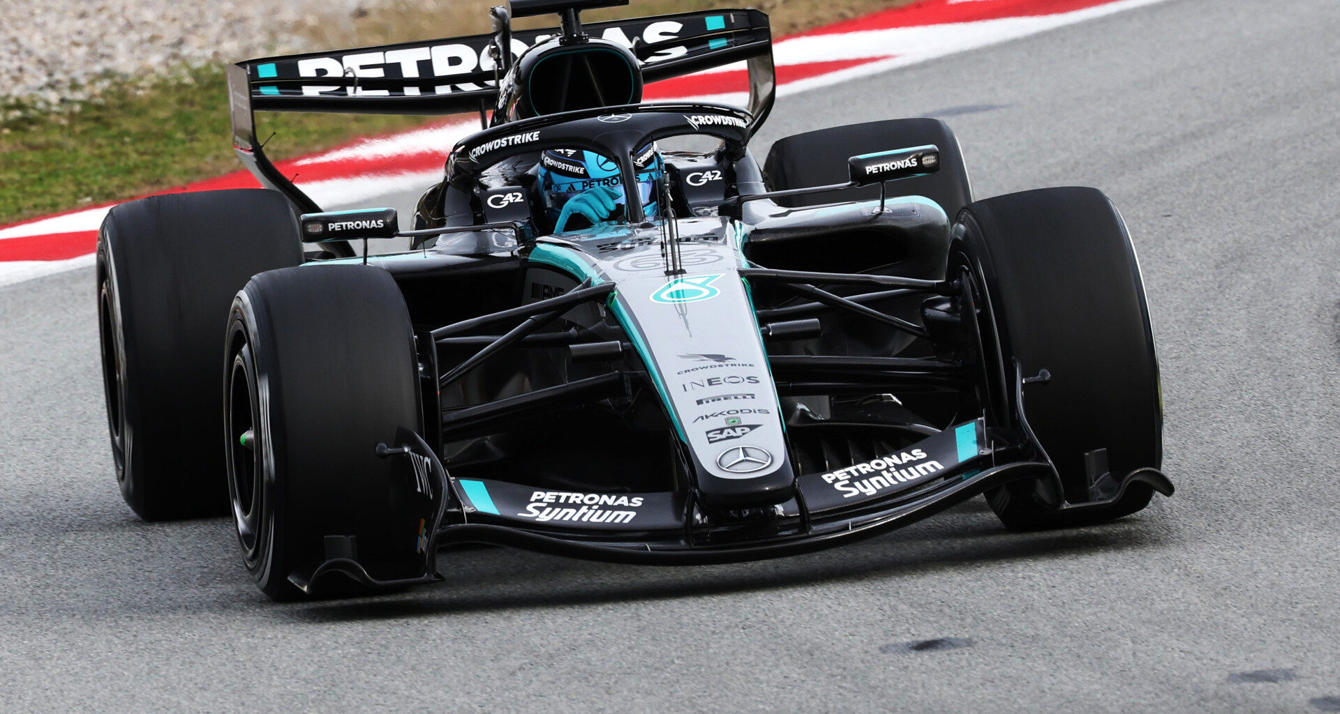 Mercedes' Toto Wolff delivers warning over early F1 testing form