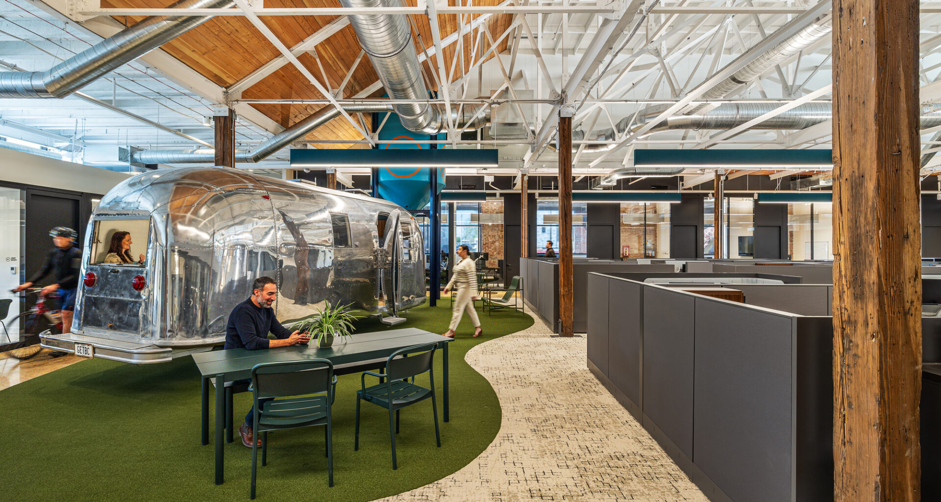 Brown and Crouppen King’s Hill Headquarters / HOK