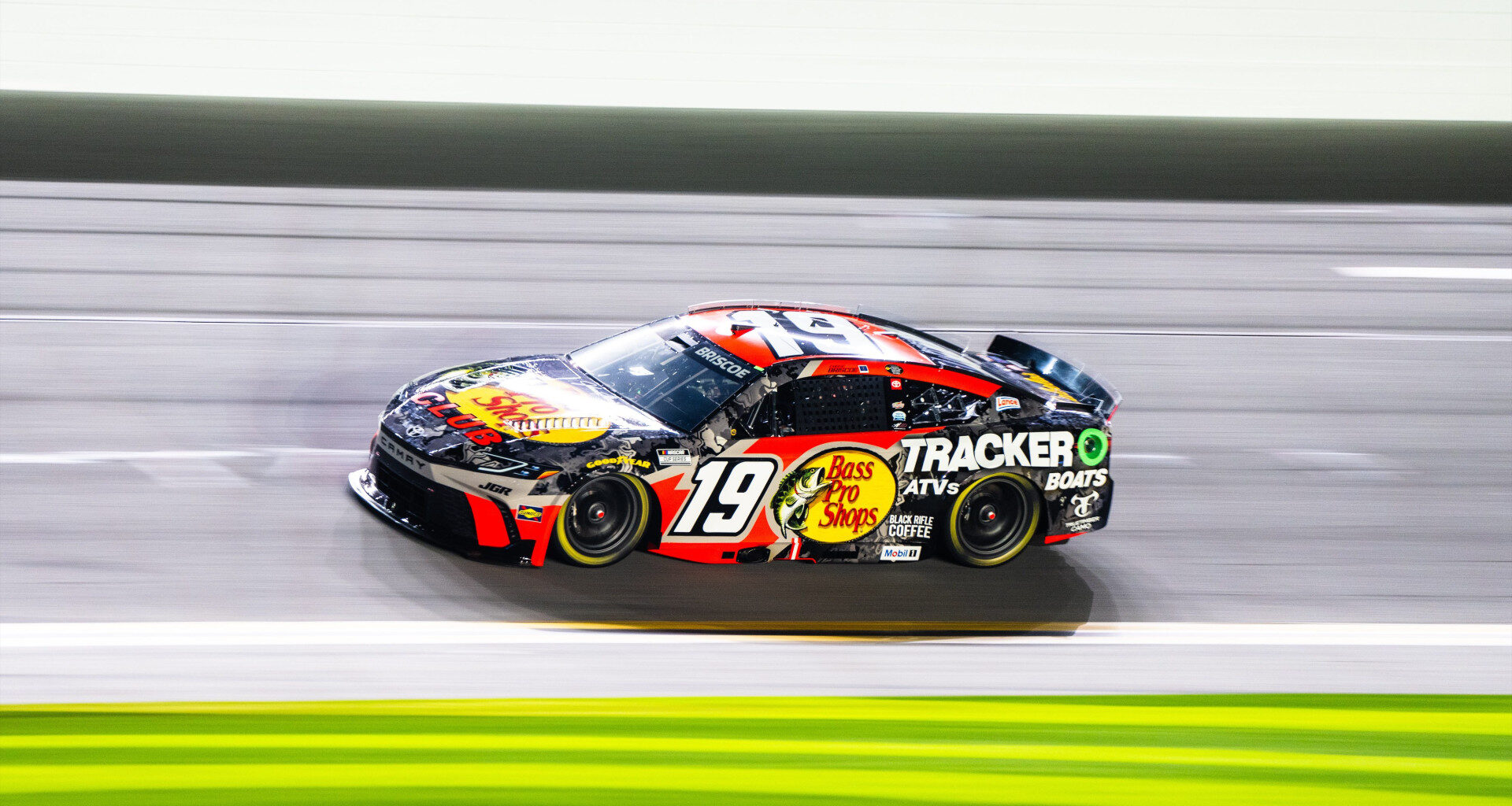 NASCAR changes rulebook to ban one-handed aerodynamic trick