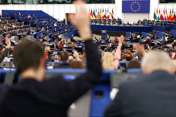 Parliament calls for improved access to treatments for cancer patients across Europe