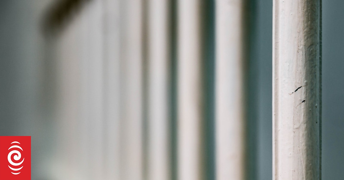 Multiplying cells: A tale of two prisons