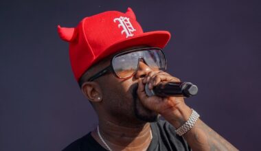 R&B Star Ray J Appears To Bleed From The Eyes During Concert