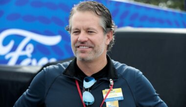 Walmart outlines big AI ambitions as it reports mixed results