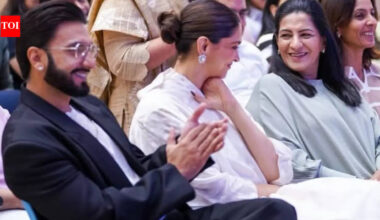 Ranveer Singh and Deepika Padukone are all smiles amid extortion threat; lend support to Prakash Padukone at event - PICS |