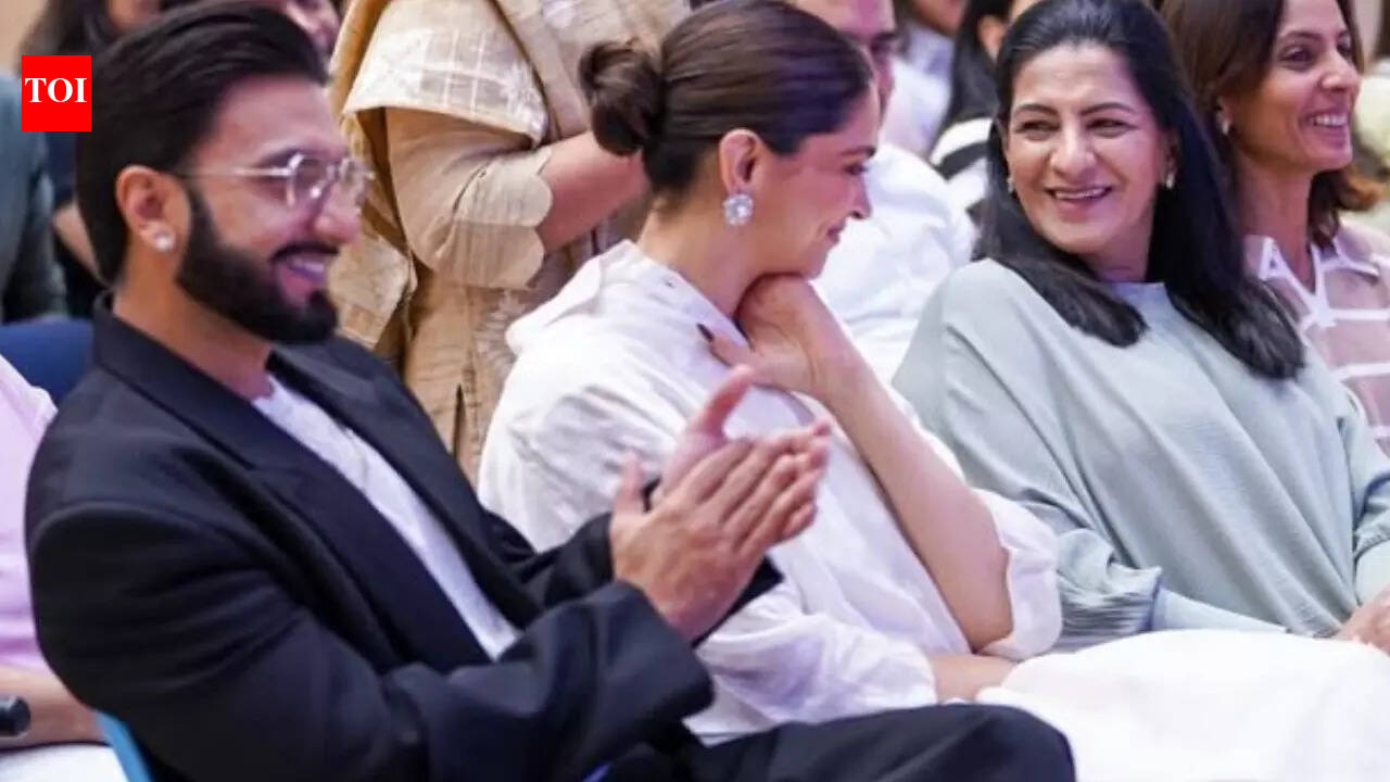 Ranveer Singh and Deepika Padukone are all smiles amid extortion threat; lend support to Prakash Padukone at event - PICS |