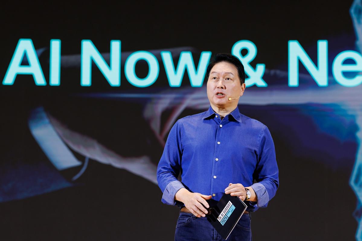 SK Hynix Boss Pledges to Boost Output of AI Memory Chips