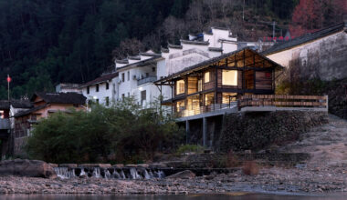 Renovation of the Old Riverside House / Ref Architects + 0.5m Studio
