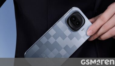 iQOO 15R arrives with the Snapdragon 8 Gen 5 SoC, a 144Hz screen, and a 7,600 mAh battery