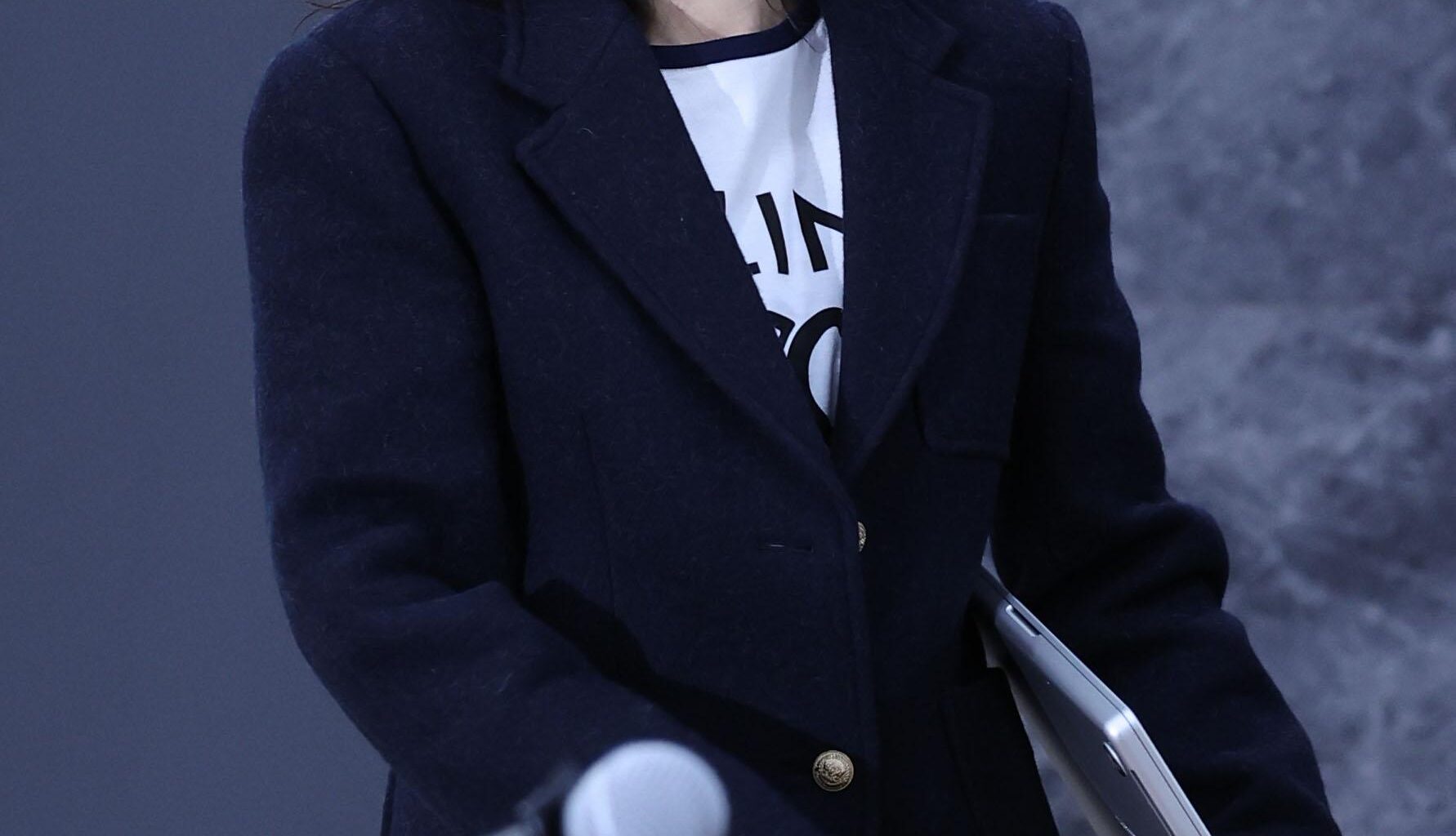 Min Hee-jin, CEO of Ooak Records, enters a press conference in Seoul’s Jongno District, Wednesday, calling for an end to ongoing legal disputes with Ador