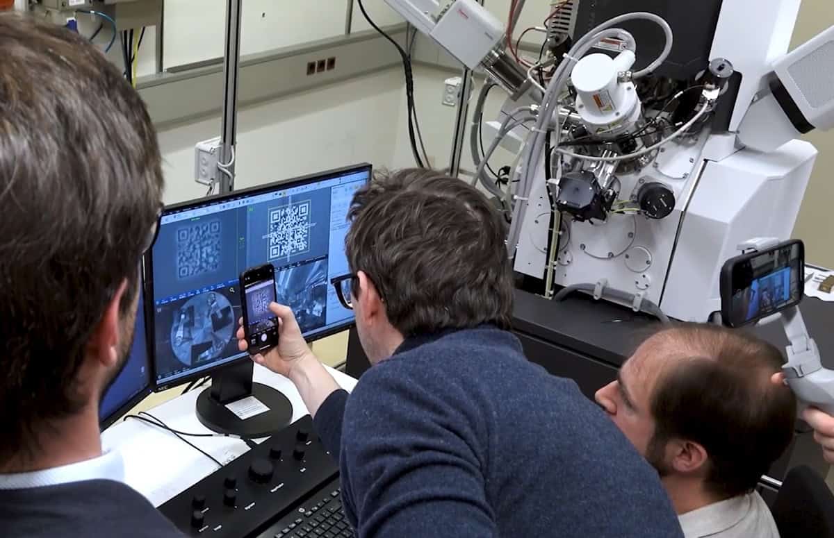 World’s smallest QR code paves the way for ultralong-life data storage – Physics World