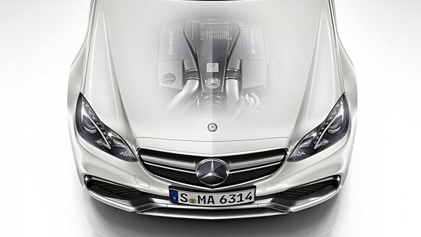 2016 Mercedes-AMG E63 engine top