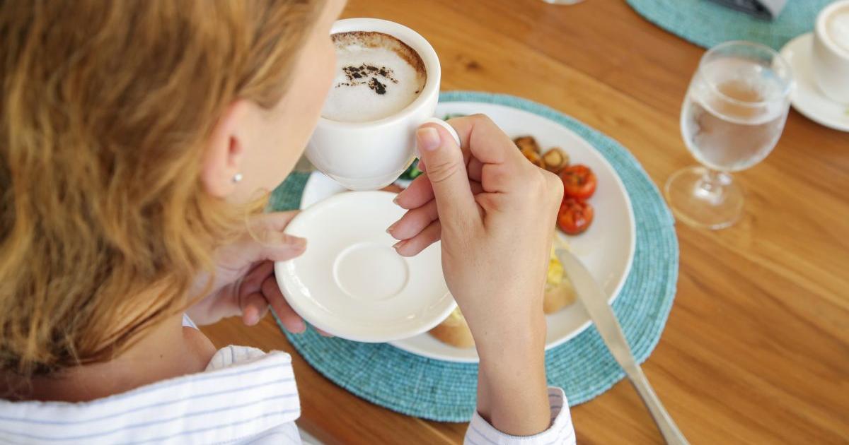 NHS urges people to stop drinking tea and coffee with meals