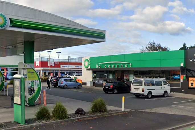 SunLive - Mum seeks hero who saved daughter at BP