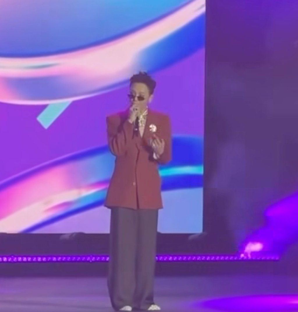 Online footage shows G-Dragon declaring the day as “Lunar New Year,” emphasising the word “lunar” three times and encouraging the audience to repeat “new year” after him. Photo: Weibo