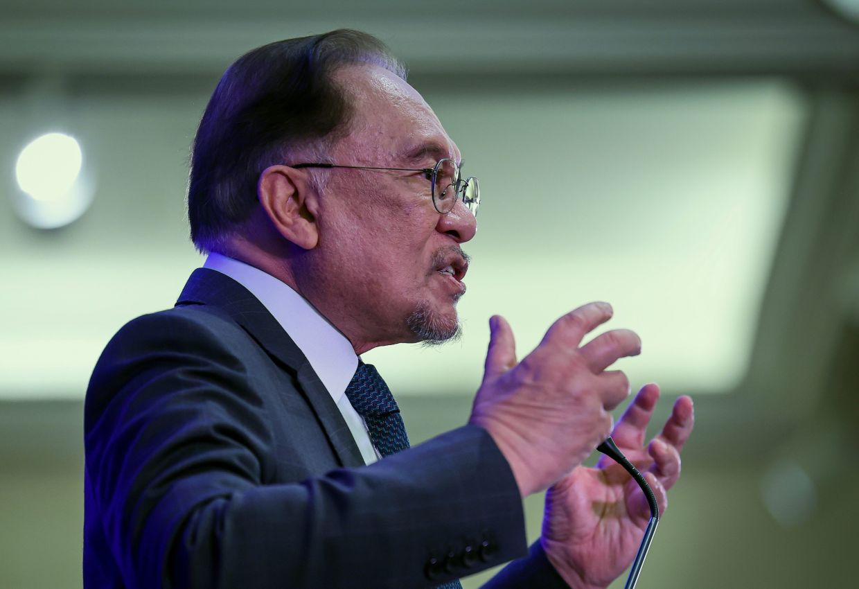 Anwar: Crackdown on illegal gambling to intensify