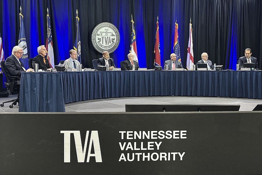 New TVA board under Trump extends coal, eliminates renewable energy as priority